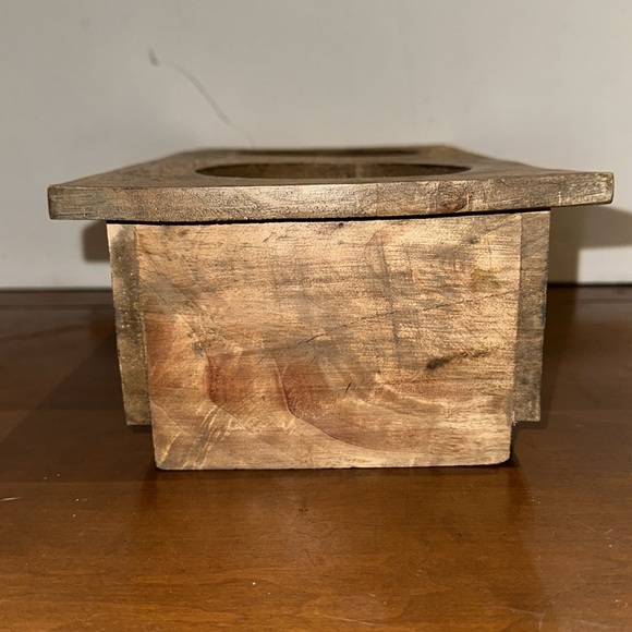 Elevated wooden pet feeding station. 14" x 7 x 4. - Picture 5 of 8